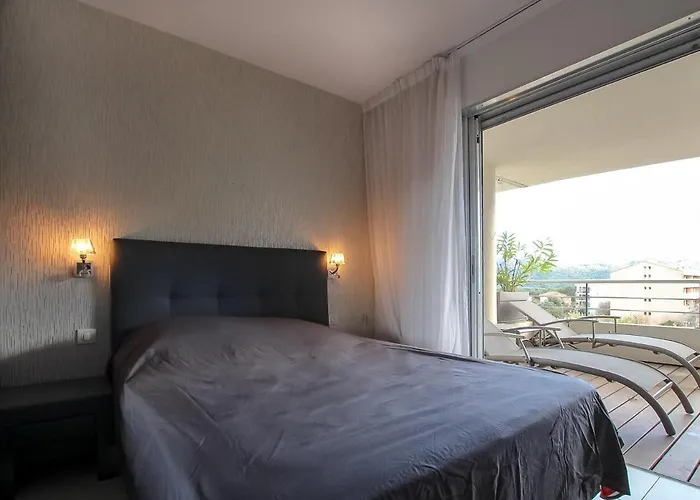 Neptune - 4 To 6 People - Port Of Porto-vecchio